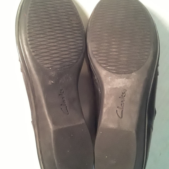 Clark's Black Ruched Leather Loafers - Picture 9 of 16